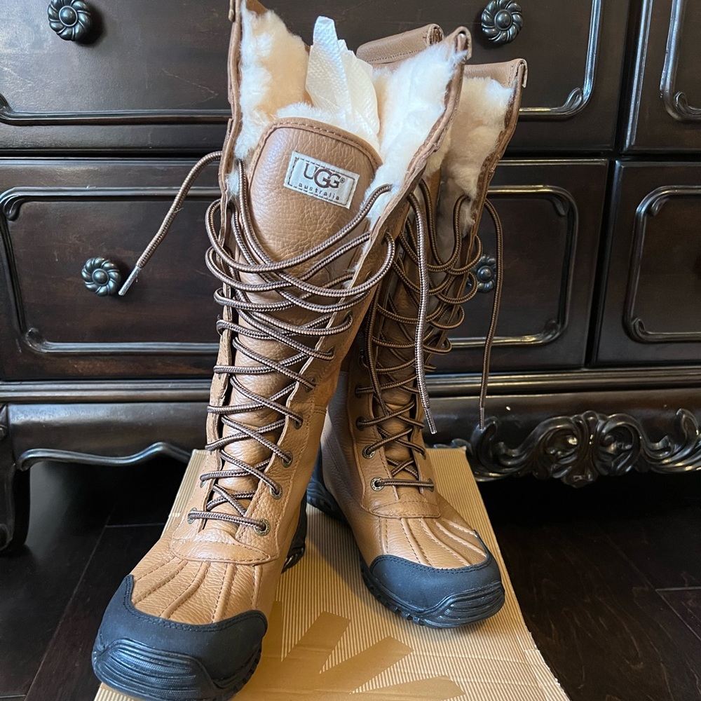 Women’s Ugg Adirondack tall size 6. Only worn in less than five times.